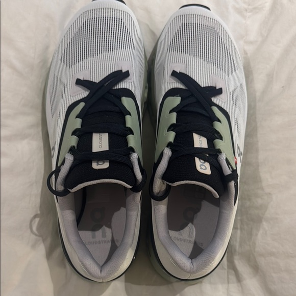 On Cloudstratus Running women’s Shoes - white, sage green and black. New - Picture 5 of 5